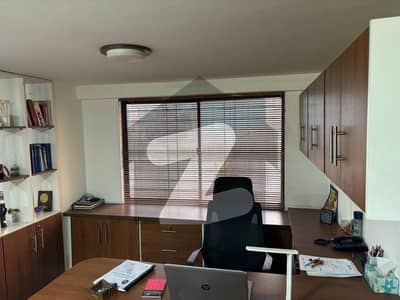 ڈی ایچ اے فیز 5 ڈی ایچ اے ڈیفینس,کراچی میں 4 مرلہ دفتر 1.75 کروڑ میں برائے فروخت۔