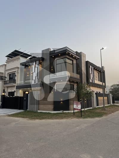 12 Marla Ultramodern Corner Villa