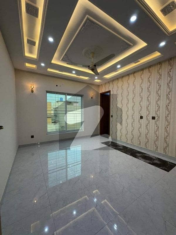 10 Marla Modern House For Rent 10 Marla Modern House For Rent