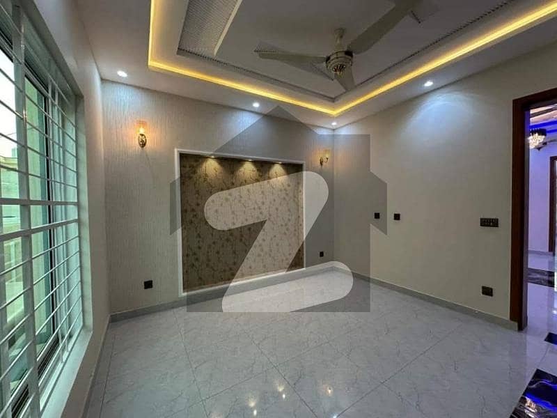10 Marla Modern House For Rent 10 Marla Modern House For Rent