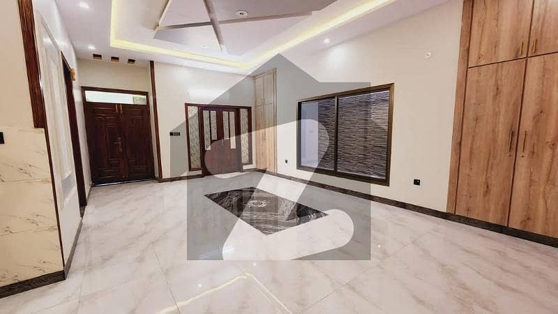 10 Marla Modern House For Rent 10 Marla Modern House For Rent