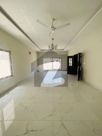 FLAT FOR SALE IN BURJUL IMRAN 3 BED DD 3 BATHS