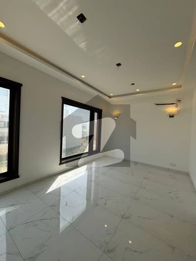 SLIGHTLY USE LIKE BRAND NEW 120 SQUARE YARDS BUNGALOW AVAILABLE FOR RENT