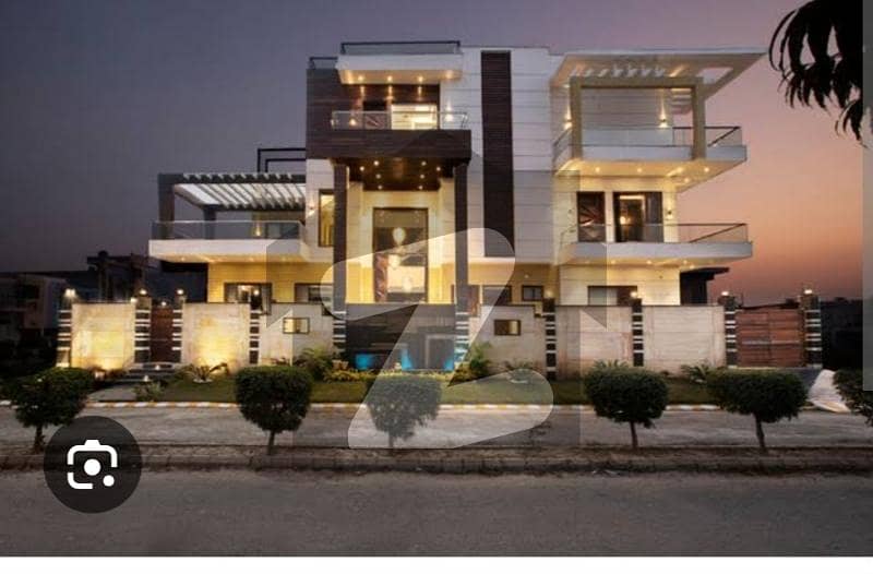 MAIN SHAHEED E MILLAT BUNGALOW FOR SALE. MAIN SHAHEED E MILLAT BUNGALOW FOR SALE.