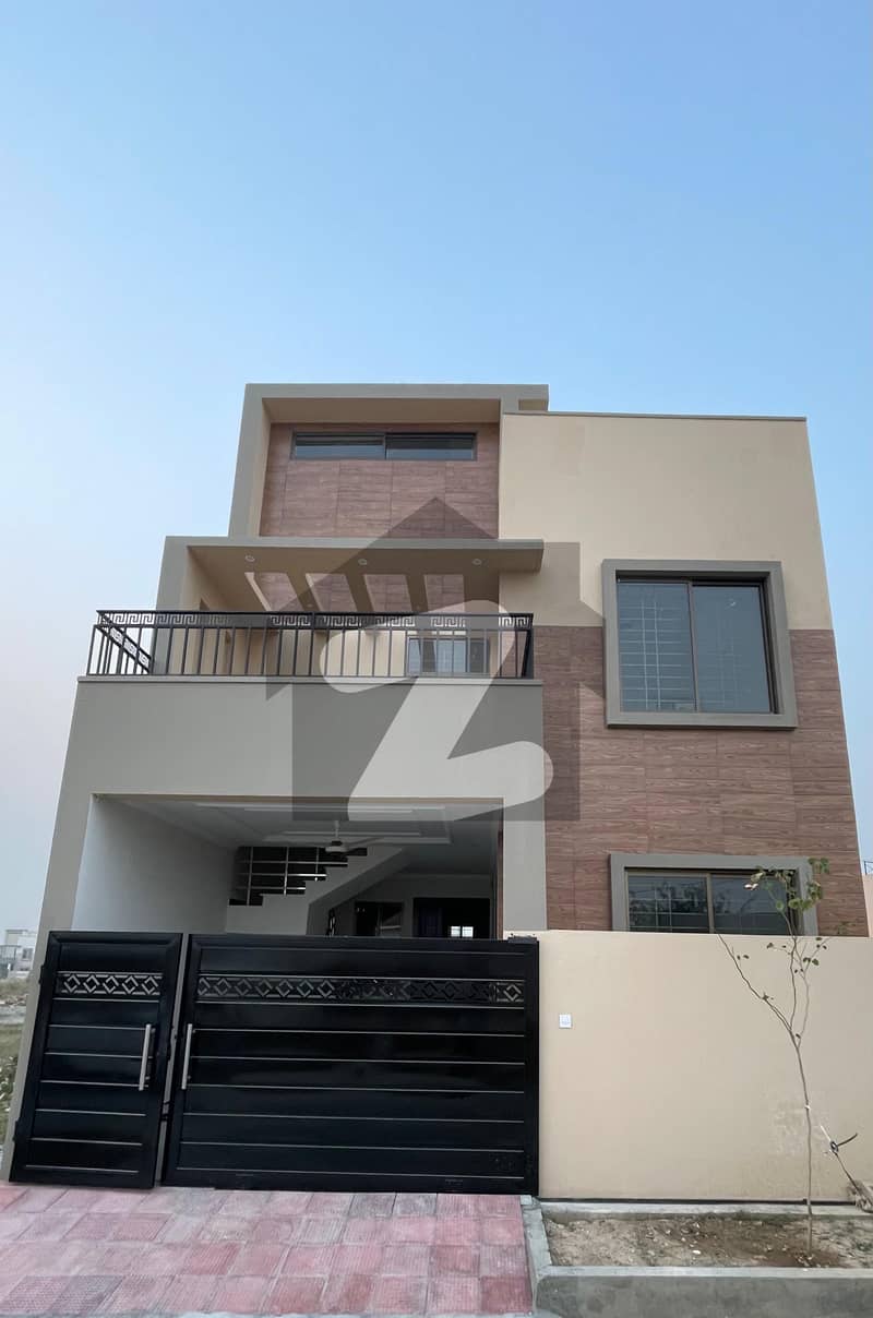 کوہستان انکلیو واہ کینٹ,واہ میں 5 کمروں کا 5 مرلہ مکان 1.85 کروڑ میں برائے فروخت۔ کوہستان انکلیو واہ کینٹ,واہ میں 5 کمروں کا 5 مرلہ مکان 1.85 کروڑ میں برائے فروخت۔