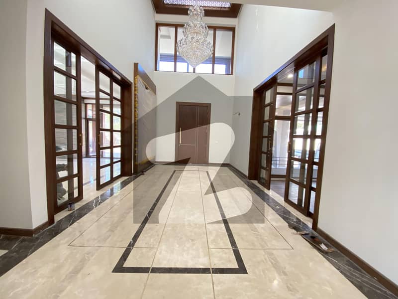 Luxurious House Available For Rent On Extremely Prime Location Luxurious House Available For Rent On Extremely Prime Location