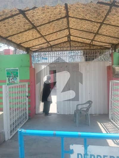 جیل روڈ فیصل آباد میں 1 کنال عمارت 5.5 لاکھ میں کرایہ پر دستیاب ہے۔