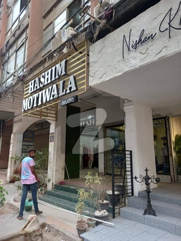 طارق روڈ کراچی میں 1 مرلہ دکان 2.75 کروڑ میں برائے فروخت۔ طارق روڈ کراچی میں 1 مرلہ دکان 2.75 کروڑ میں برائے فروخت۔