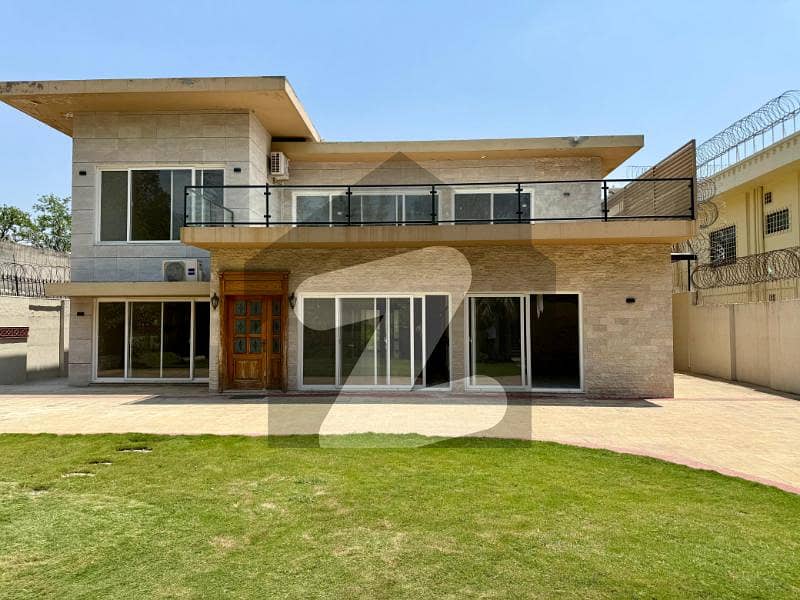 House For Rent With Beautiful Lawn House For Rent With Beautiful Lawn