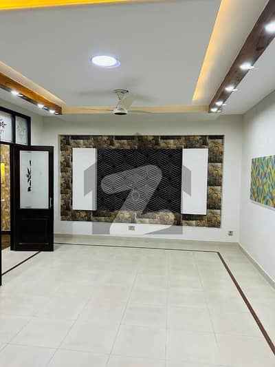 ڈی ایچ اے فیز 5 - بلاک بی فیز 5,ڈیفنس (ڈی ایچ اے),لاہور میں 5 مرلہ مکان 1.1 لاکھ میں کرایہ پر دستیاب ہے۔