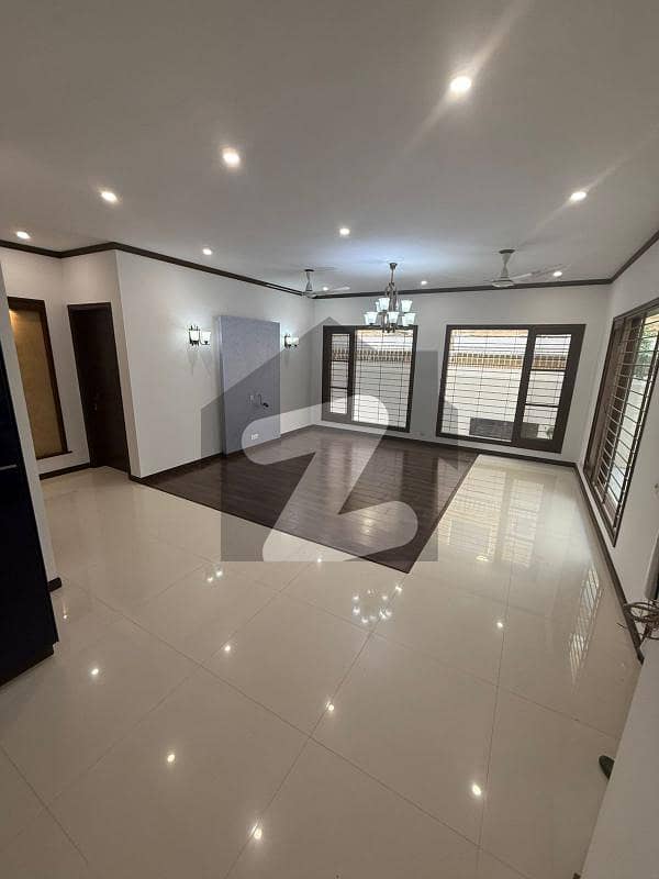 CHANCE DEAL, 500 Square Yards Bungalow, Attractive Price CHANCE DEAL, 500 Square Yards Bungalow, Attractive Price