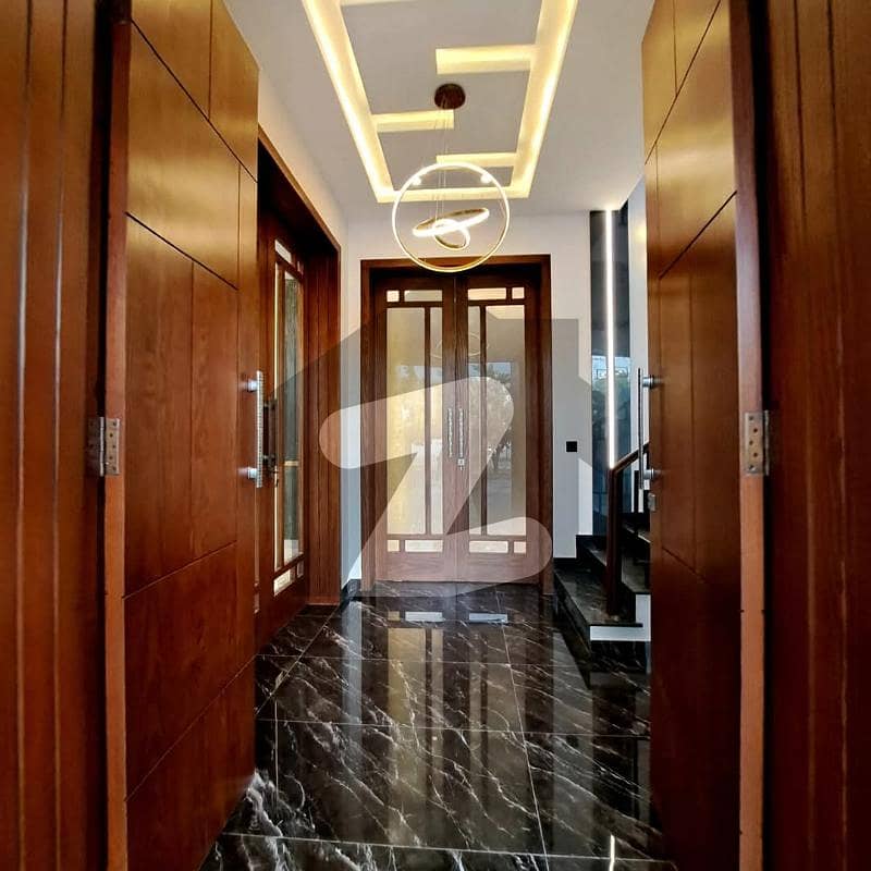 10 Marla Luxury House For Rent 10 Marla Luxury House For Rent
