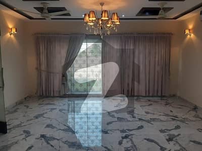 1 KANAL OWNER BUILD & SOLID CONSTRUCTED HOUSR FOR SALE & READY TO POSSESSION