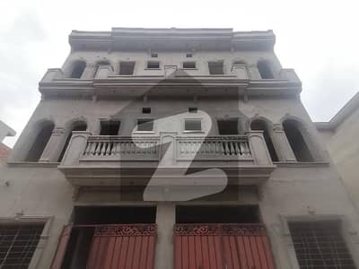 لالہ زار گارڈن لاہور میں 4 کمروں کا 3 مرلہ مکان 1.6 کروڑ میں برائے فروخت۔