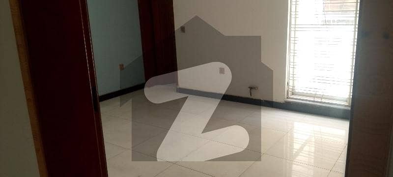 5 Marla Flat For Rent Available 5 Marla Flat For Rent Available