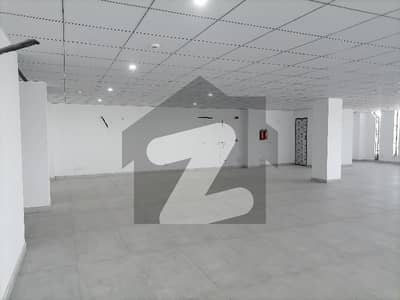 پیراگون سٹی لاہور میں 8 مرلہ دفتر 1.0 لاکھ میں کرایہ پر دستیاب ہے۔