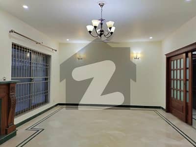 ای ۔ 11/4 ای ۔ 11,اسلام آباد میں 2 کمروں کا 10 مرلہ زیریں پورشن 95.0 ہزار میں کرایہ پر دستیاب ہے۔
