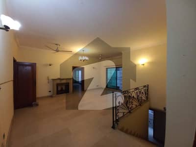 ONE KANAL UPPER PORTION AVAILABLE FOR RENT IN DHA PHASE 3