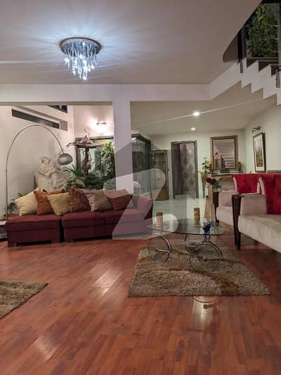 LUXURIOUS LIKE NEW BUNGALOW FOR SALE