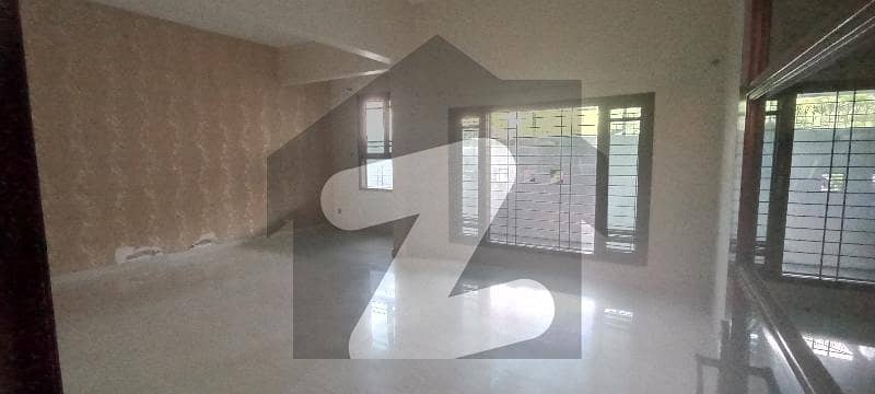 COMMERCIAL BUNGALOW AVAILABLE FOR RENT COMMERCIAL BUNGALOW AVAILABLE FOR RENT