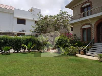 Prime location of Kh-e-Ghazi Badban Divisible old bungalow sale