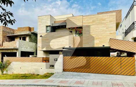 ڈی ایچ اے ڈیفینس فیز 2 ڈی ایچ اے ڈیفینس,اسلام آباد میں 5 کمروں کا 1 کنال مکان 10.9 کروڑ میں برائے فروخت۔