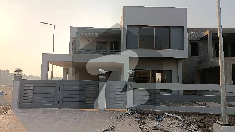 12 Marla House Ideally Situated In DHA Villas