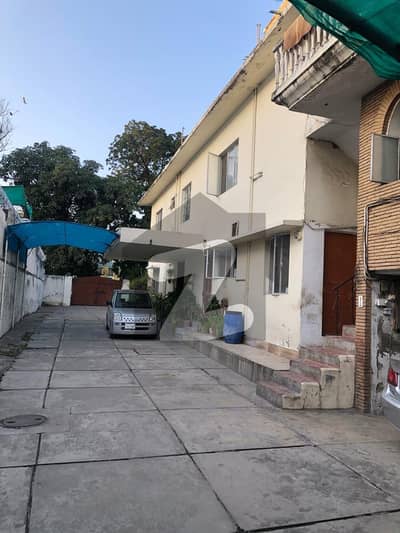 Vintage 2 Kanal House For Sale In F-7 Main Road 50X180