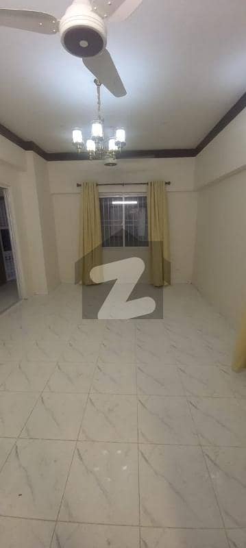 رائل ڈیفینس ٹاور کراچی میں 3 کمروں کا 8 مرلہ فلیٹ 1.2 لاکھ میں کرایہ پر دستیاب ہے۔