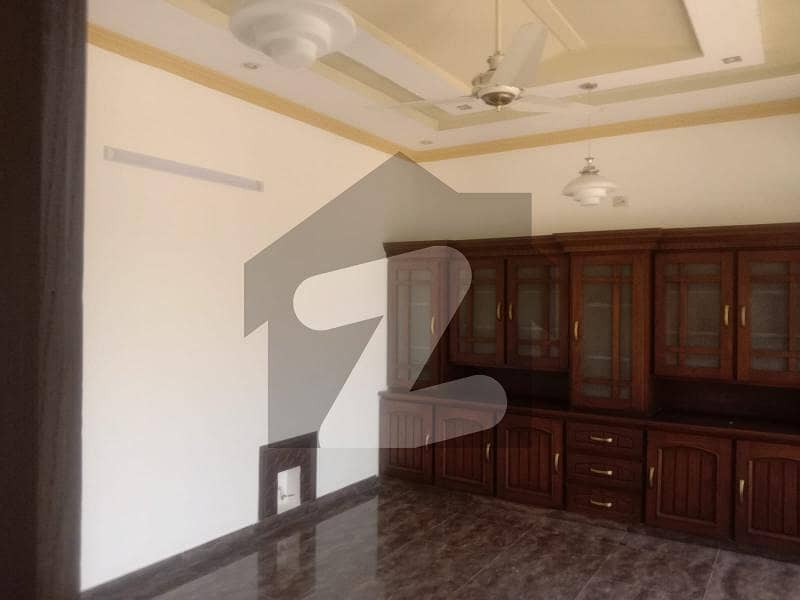 1 Kanal Upper Portion Available For Rent I-8/4 1 Kanal Upper Portion Available For Rent I-8/4
