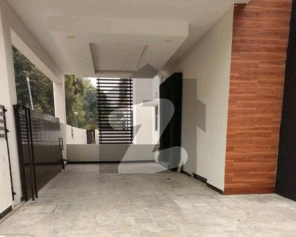 Prominently-Located 888 Square Yards House Available In F-8/3 Prominently-Located 888 Square Yards House Available In F-8/3