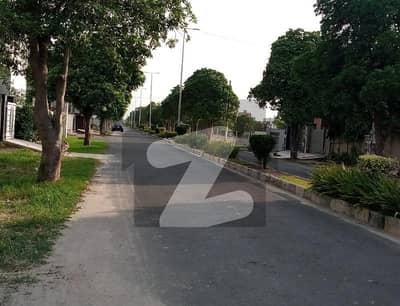 کینال ایکسپریس فیصل آباد میں 10 مرلہ رہائشی پلاٹ 1.33 کروڑ میں برائے فروخت۔