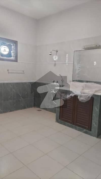 BANGLOW FOR RENT  PHASE 6 500 YARDS