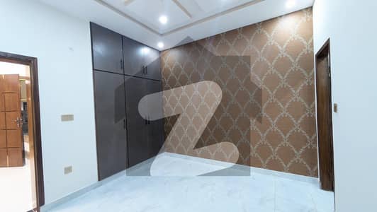 LOWER PORTION FOR RENT IN EDEN BOULEVARD SOCIETY COLLEGE ROAD LHR