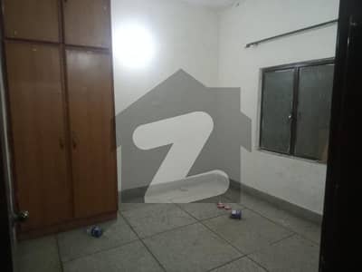 3 Marla Family Flat For Rent ( Near Butt Sweets )
