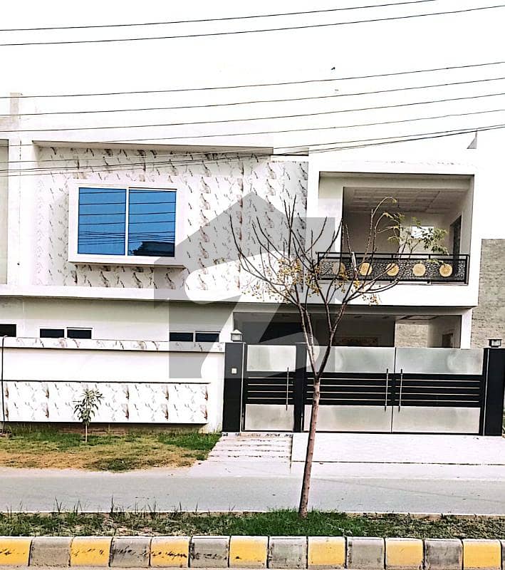 بش ایگزیکٹو ولاز ملتان میں 5 کمروں کا 10 مرلہ مکان 3.1 کروڑ میں برائے فروخت۔ بش ایگزیکٹو ولاز ملتان میں 5 کمروں کا 10 مرلہ مکان 3.1 کروڑ میں برائے فروخت۔
