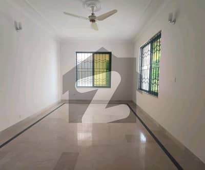 14 Marla House In I-8 For rent