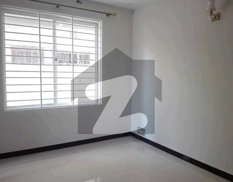 1 Kanal House Ideally Situated In I-8/3 1 Kanal House Ideally Situated In I-8/3