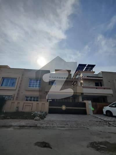 بحریہ انکلیو - سیکٹر اے بحریہ انکلیو,بحریہ ٹاؤن,اسلام آباد میں 5 کمروں کا 10 مرلہ مکان 1.5 لاکھ میں کرایہ پر دستیاب ہے۔