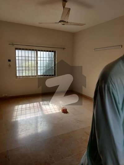 ڈی ایچ اے فیز 6 ڈی ایچ اے ڈیفینس,کراچی میں 3 کمروں کا 1 کنال بالائی پورشن 1.75 لاکھ میں کرایہ پر دستیاب ہے۔