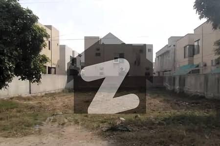 ڈی ایچ اے فیز 6 - بلاک سی فیز 6,ڈیفنس (ڈی ایچ اے),لاہور میں 1 کنال رہائشی پلاٹ 5.5 کروڑ میں برائے فروخت۔