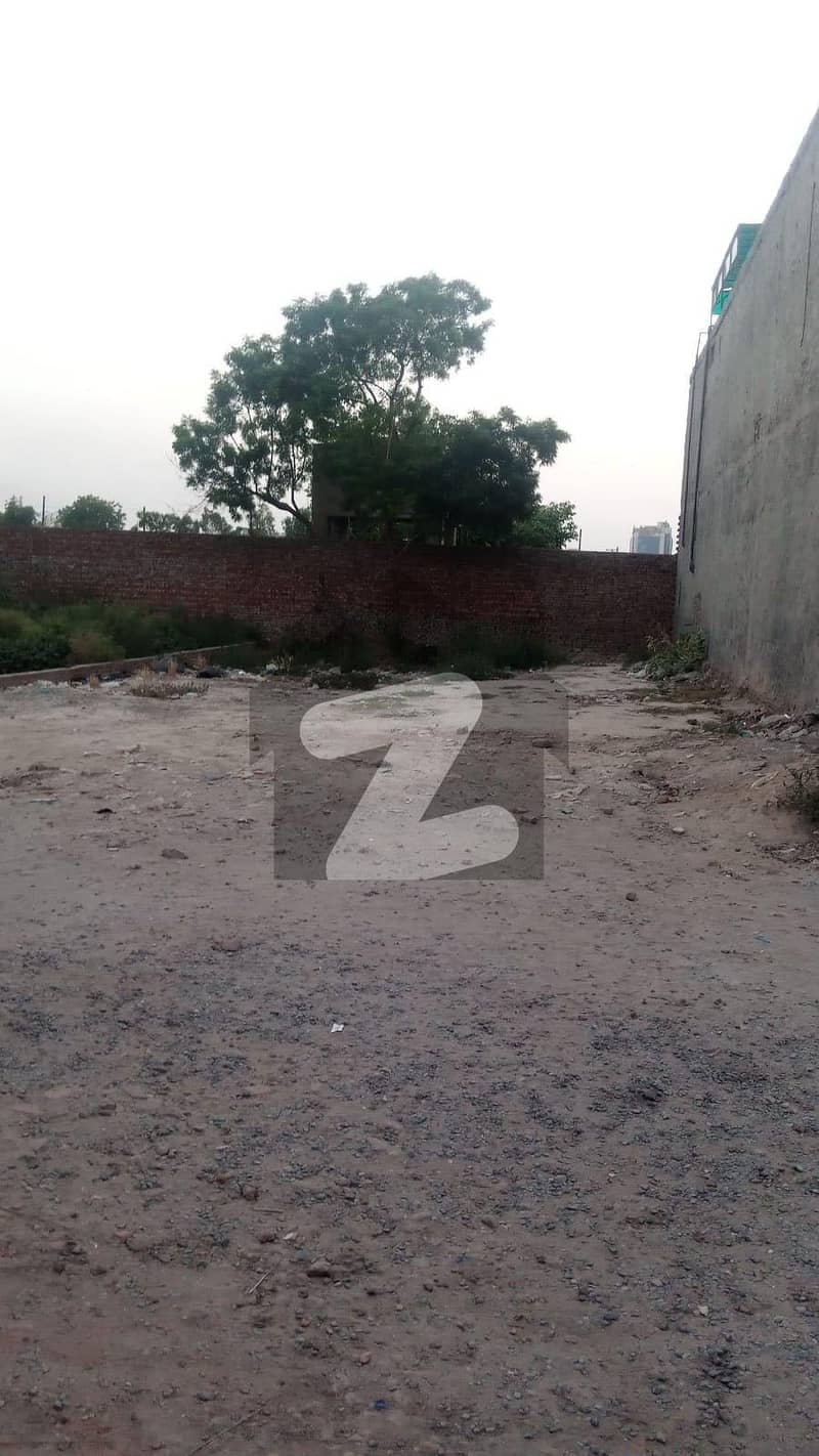 ڈیفینس روڈ لاہور میں 17 مرلہ کمرشل پلاٹ 3.5 کروڑ میں برائے فروخت۔ ڈیفینس روڈ لاہور میں 17 مرلہ کمرشل پلاٹ 3.5 کروڑ میں برائے فروخت۔