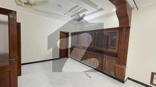 1kanal Beautiful upper portion Available