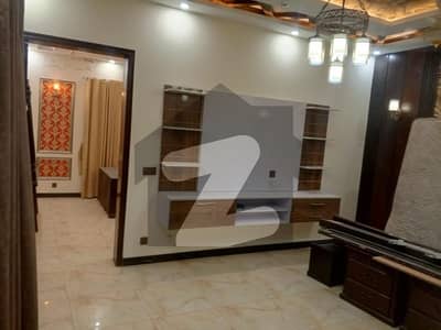 ڈی ایچ اے فیز 8 سابقہ ایئر ایوینیو ڈی ایچ اے فیز 8,ڈی ایچ اے ڈیفینس,لاہور میں 4 کمروں کا 10 مرلہ مکان 1.6 لاکھ میں کرایہ پر دستیاب ہے۔
