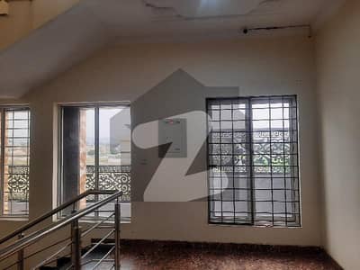 بی ۔ 17 اسلام آباد میں 10 کمروں کا 1 کنال مکان 1.8 لاکھ میں کرایہ پر دستیاب ہے۔
