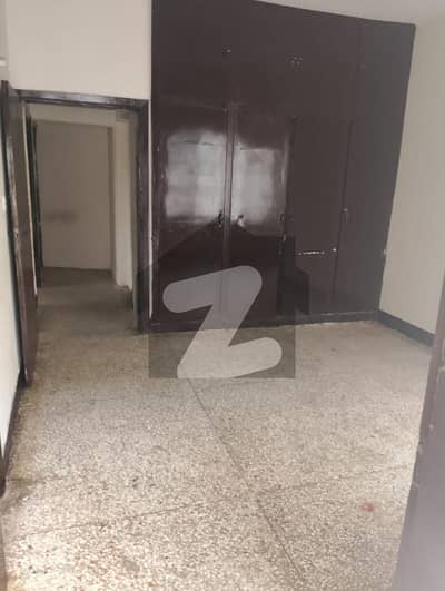 جی ۔ 8/1 جی ۔ 8,اسلام آباد میں 2 کمروں کا 12 مرلہ زیریں پورشن 55.0 ہزار میں کرایہ پر دستیاب ہے۔
