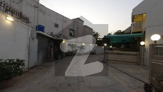 ہل پارک کراچی میں 4 کمروں کا 10 مرلہ مکان 9.5 کروڑ میں برائے فروخت۔