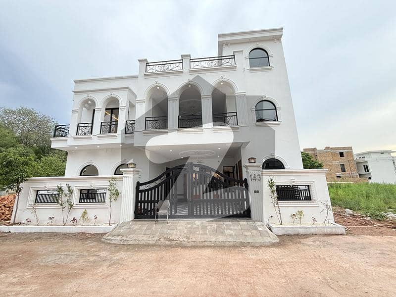 10 Marla Beautiful House For Sale 10 Marla Beautiful House For Sale