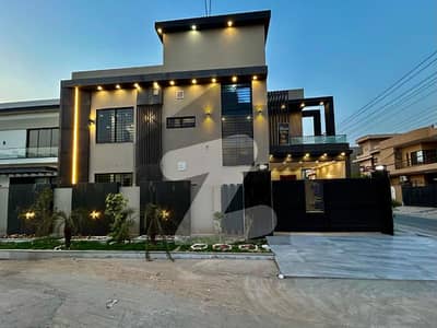 ویلینشیاء ہاؤسنگ سوسائٹی لاہور میں 5 کمروں کا 10 مرلہ مکان 3.8 کروڑ میں برائے فروخت۔