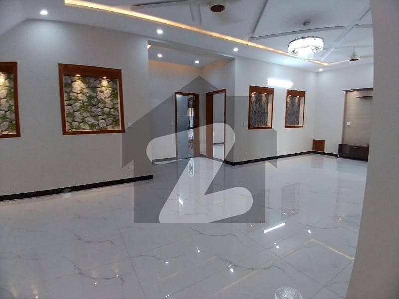 35x70 Beautifull House For Sale in G-13 at best location 35x70 Beautifull House For Sale in G-13 at best location